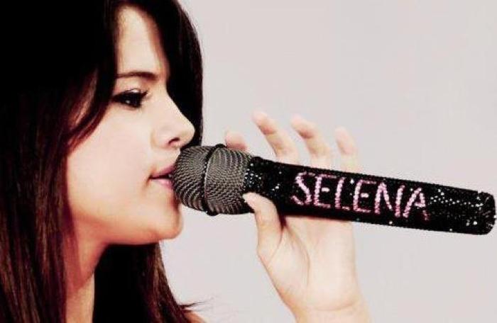 313127_207501005980319_100001612625871_622294_4331486_n - Selena Gomez 1
