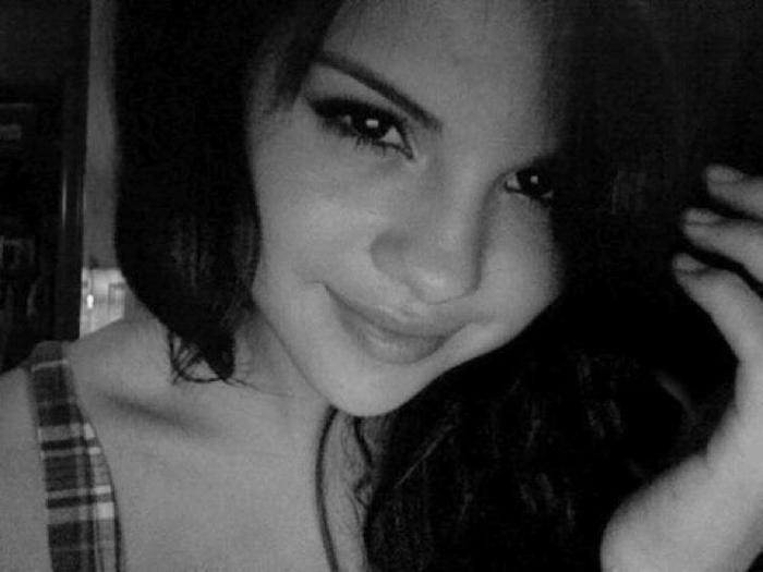 315794_203572059706547_100001612625871_607080_4591309_n - Selena Gomez 1