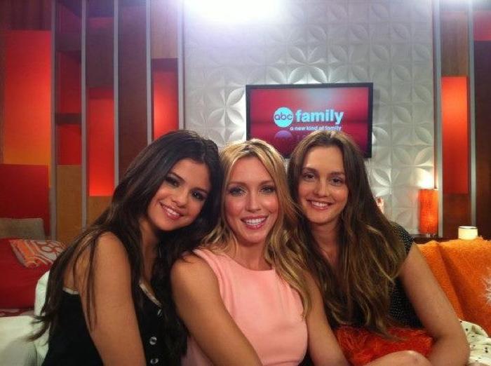 320253_203571033039983_100001612625871_607060_2446959_n - Selena Gomez 1