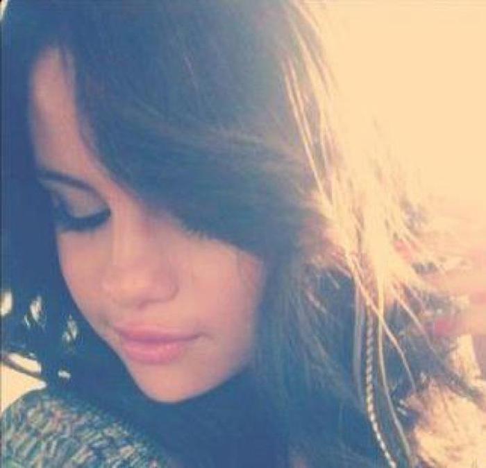 320696_215549125175507_100001612625871_648527_1606524154_n - Selena Gomez 1
