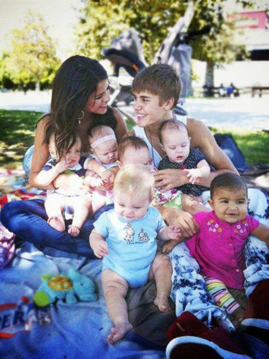 374160_237417189655367_100001612625871_730889_493799472_n - Selena Gomez 1