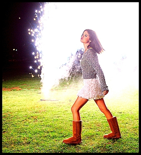 51830330_FHCSXTE2 - Selena Gomez 1