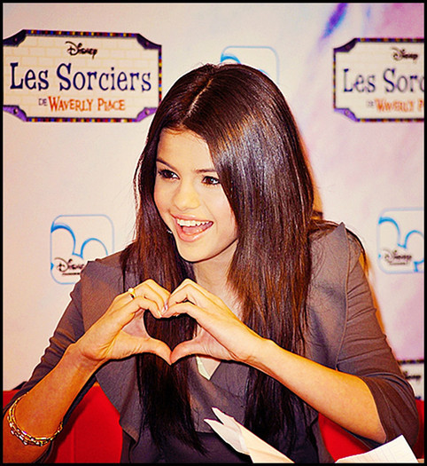 51835701_FGGECML2 - Selena Gomez 1