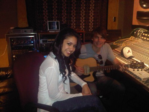 63274_154569911257923_152960398085541_257509_5275329_n - Jasmine V 1