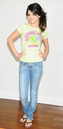 selena-gomez-goes-green-09