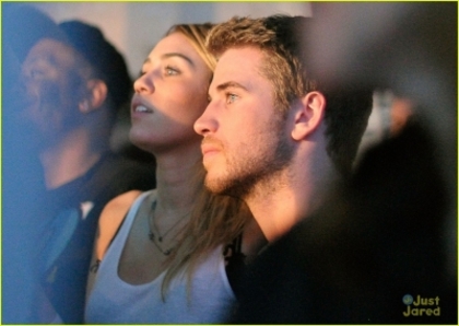 normal_t001 - 0  Miley si Liam la Google Music