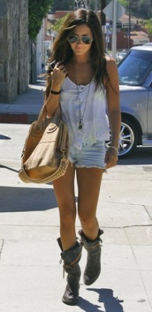 12_1Ashley_Tisdale - Alege tinuta lui Ashley Tisdale