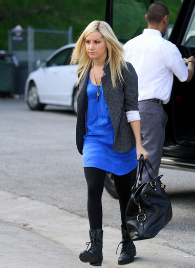 Ashley+Tisdale+Out+Los+Angeles+3H7TjaE613kl - Alege tinuta lui Ashley Tisdale