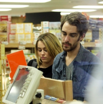 normal_012 - Shopping at Trader Joes with Cheyne Thomas in Studio City