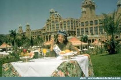 images (1) - AISHWARYA RAI MISS WORLD 1994