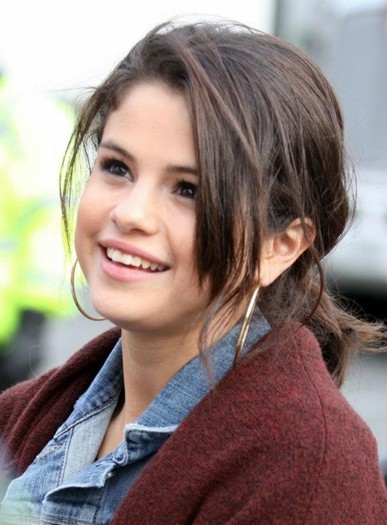 307222_151601171602912_100002590893326_239378_1391171225_n - Selena Gomez magicieni din waverly place