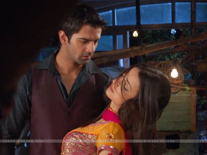 159737-arnav-and-khushi-in-iss-pyaar-ko-kya-naam-doon