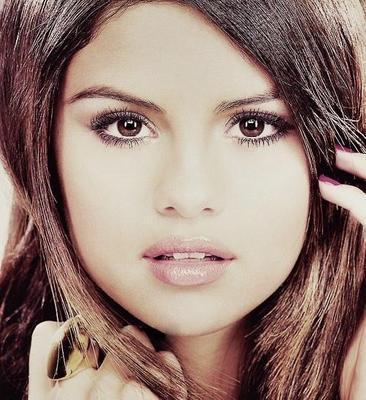 51561732_YWEEPQY2 - Selena Gomez 1