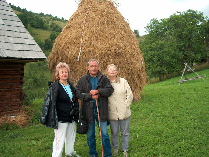 Trei Doamne si totzi .. ! - Familia CICEU in vizita la Moieciu