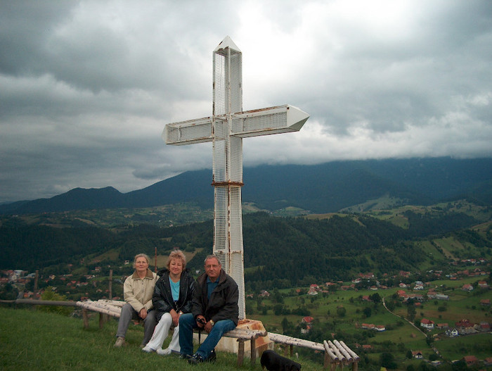 La cruce-n Tzurtzudau ! - Familia CICEU in vizita la Moieciu