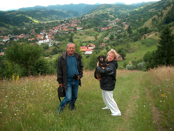 Fam. CICEU, cu Kitty-n brate ..
