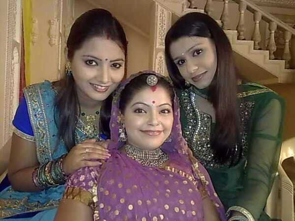 155218_1225343930935_1749148039_425368_8036446_n - xxNidhi Uttam-Nandinixx