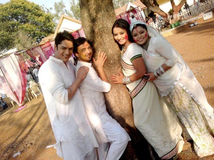 189919_10150116476465863_665985862_7044031_8160438_n - xxNidhi Uttam-Nandinixx