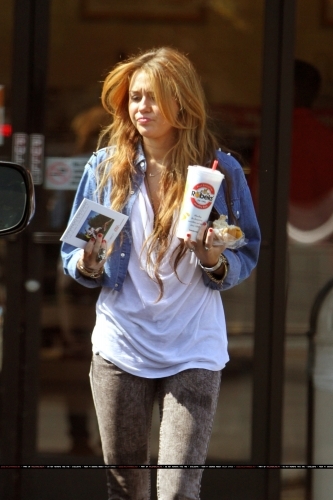 Miley - x - Miley - At Robek Juice