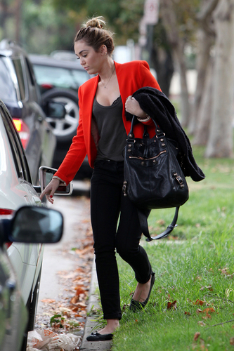 Milez (4) - x - Miley - Having Lunch in Los Angeles