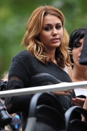 Milez (1) - x - Miley - On Set on a Bus in Paris