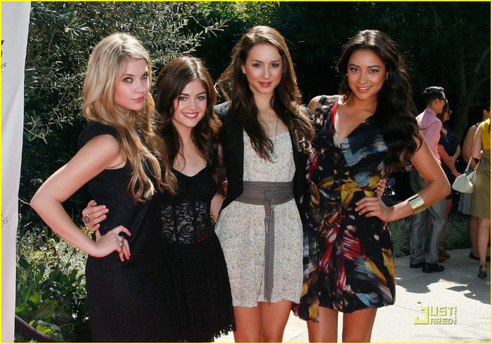 Pretty little liars (11) - Pretty Little Liars