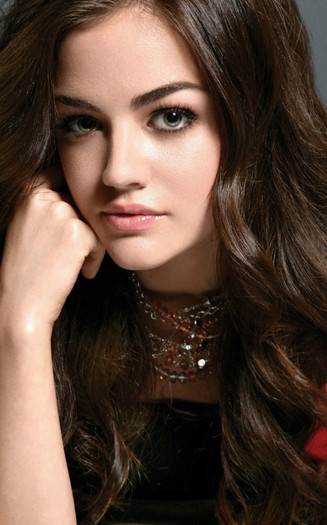 Aria Montgomery (15) - Lucy Hale