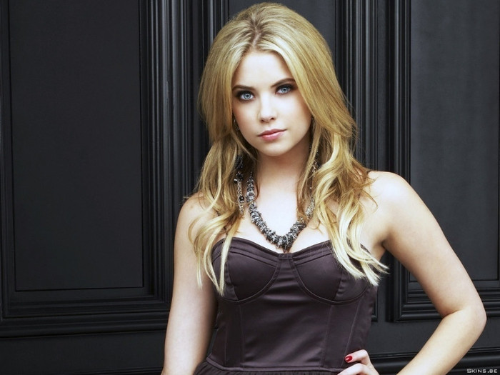 Hanna Marin (17)