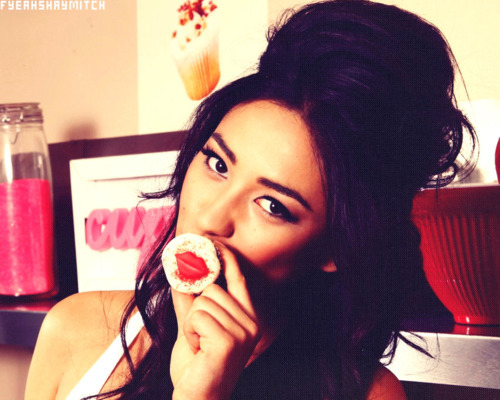 Shay Mitchell (26)