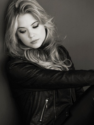 Ashley Benson (3)a