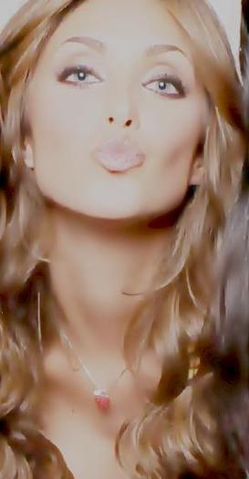 131370753 (1) - 1-Anahi 2-1