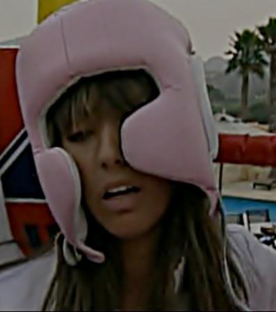 evil vomen \' julia (38) - 1-Anahi 2-1
