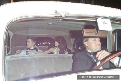 normal_014 - 20 11 2011 Leaving American Music Awards 2011