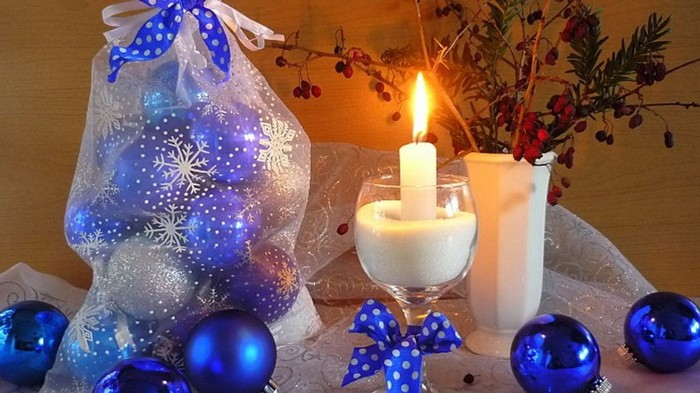 517995-1024x576-balls - christmas time
