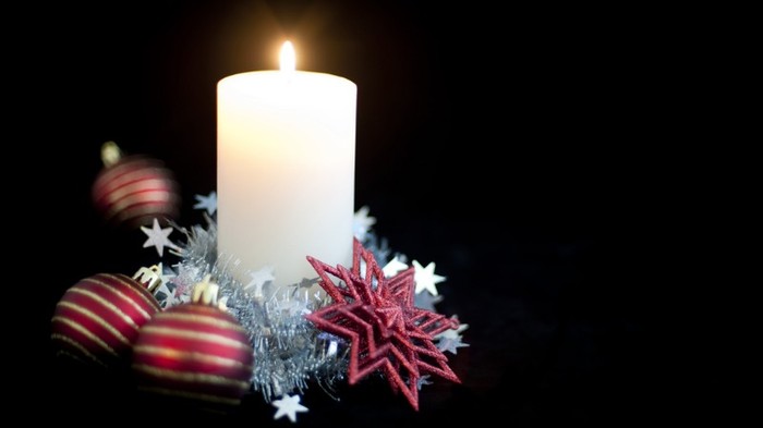 832105-1024x576-decorated_christmas_candle - christmas time