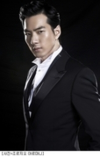 48465954_COMWNTUZO - actorul Song Il Gook