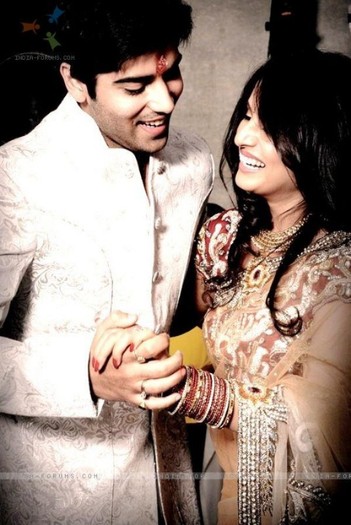 297003_305539959475195_126072107421982_1106941_544005081_n - sokk Angad Hasija with Tv actor Kinshuk Mahajan gets married to Divya