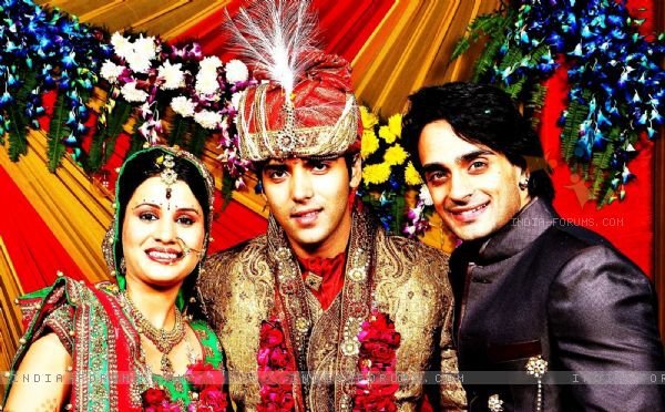 307217_305539869475204_126072107421982_1106936_1152011511_n - sokk Angad Hasija with Tv actor Kinshuk Mahajan gets married to Divya