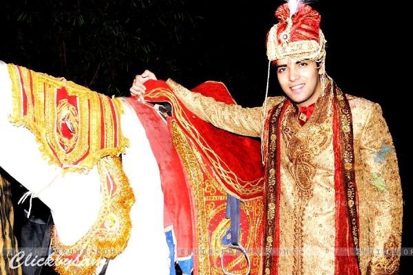 384997_305540109475180_126072107421982_1106950_864586708_n - sokk Angad Hasija with Tv actor Kinshuk Mahajan gets married to Divya