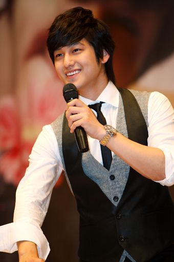 Kim95Bums95Fan95Meeting95Relives95Boys95Before95Flowers-20090414072617 - zl - x - Poze cu KB o1 - x - lz