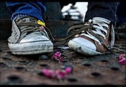 308772_166933586736956_166875776742737_288911_1097405132_n - poze artistice