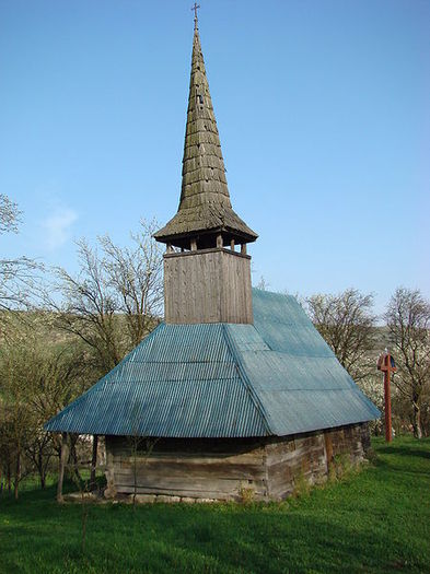 450px-Biserica_de_lemn_din_Tioltiur_(24) - Clujul rural