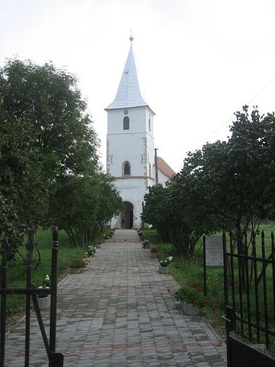 450px-Reformed_Church_in_Luncani - Clujul rural