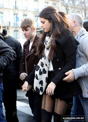 normal_trfhg_281329 - November 9 - Out with Justin in Paris