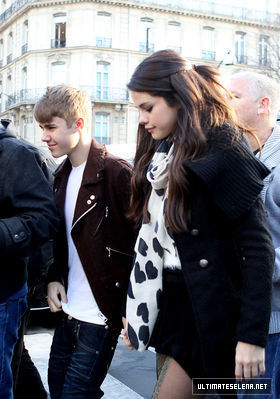 normal_trfhg_281429 - November 9 - Out with Justin in Paris