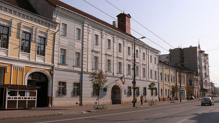 800px-Kolozsvár_Unió_utca_a_Néprajzi_Múzeummal
