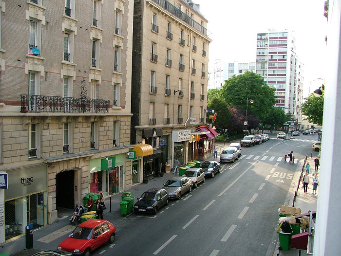 càutàm adresa prietenilor