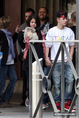 normal_fg_28229 - November 11 - Selena and Justin arriving in Madrid