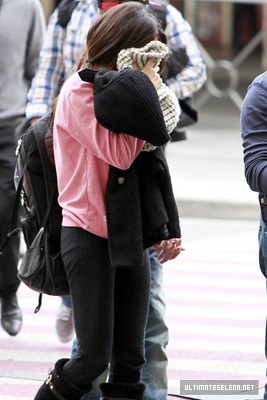 normal_fg_28329 - November 11 - Selena and Justin arriving in Madrid