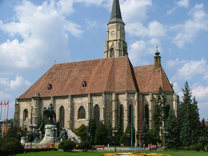 800px-Saint_Michael_Church_in_Cluj-Napoca